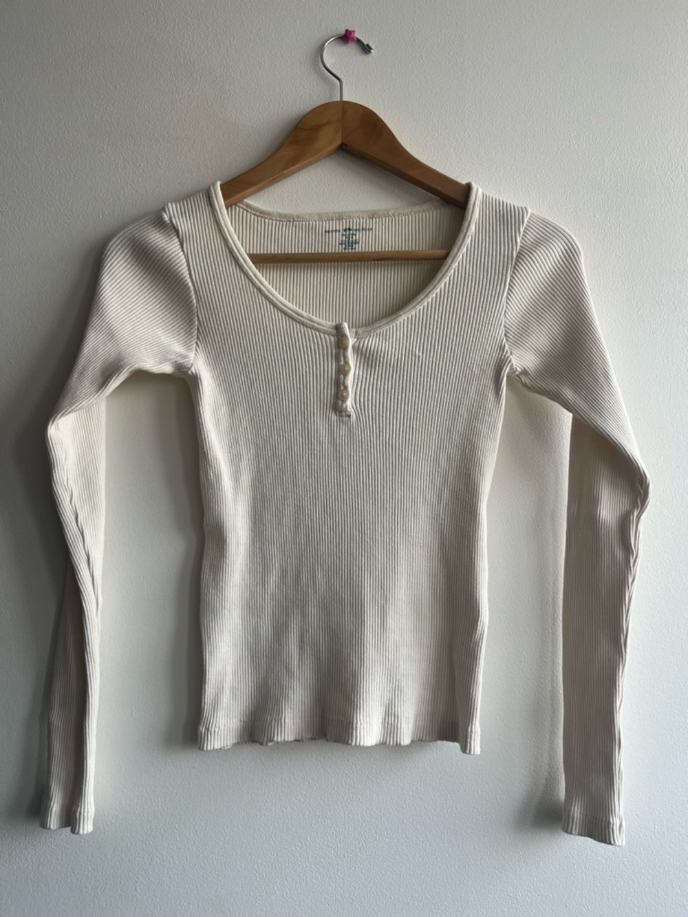 Brandy Melville Cream Long Sleeve Ribbed Henley Top Size Women’s Small One Size